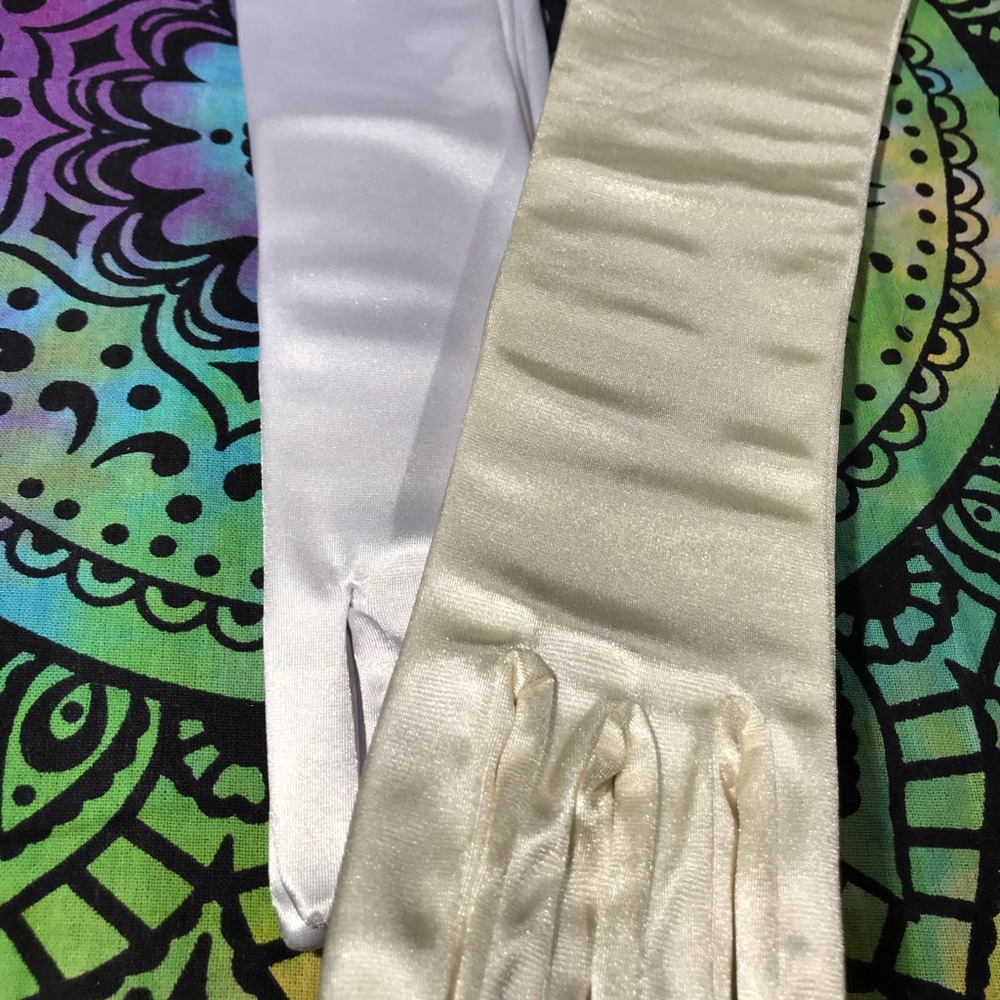 Cream Vintage Satin Gloves - Picture 9 of 9